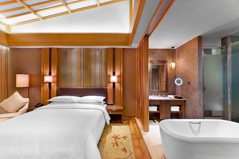 Номер Клуб Кровать Кинг, Sheraton Grand Hangzhou Wetland Park Resort