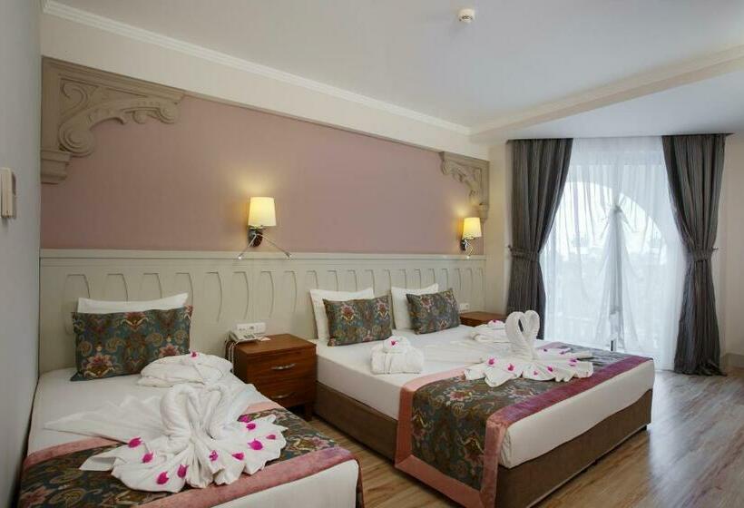 اتاق استاندارد با چشم‌انداز استخر, Side Crown Serenity All Inclusive