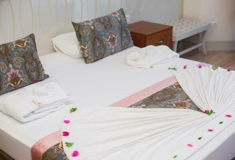 اتاق اکونومی, Side Crown Serenity All Inclusive