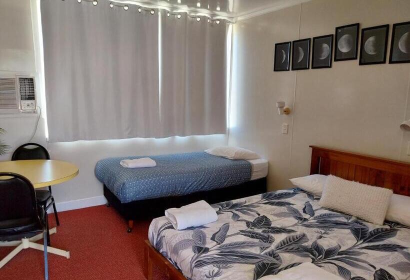 اتاق استاندارد چهار تخته, Motel Blackall