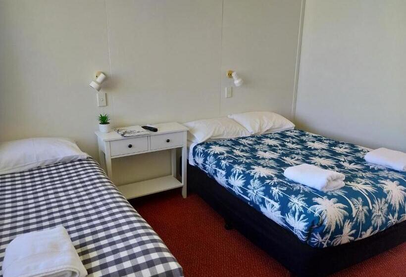 اتاق استاندارد سه نفره, Motel Blackall