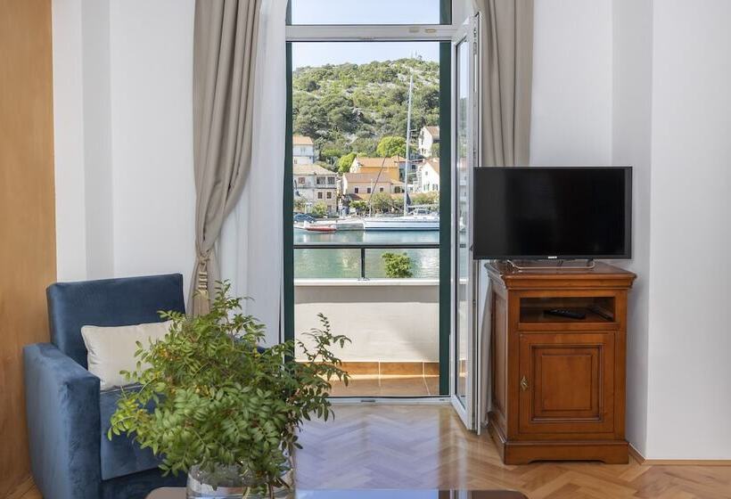 Полулюкс Вид на Море, Heritage Hotel Tisno