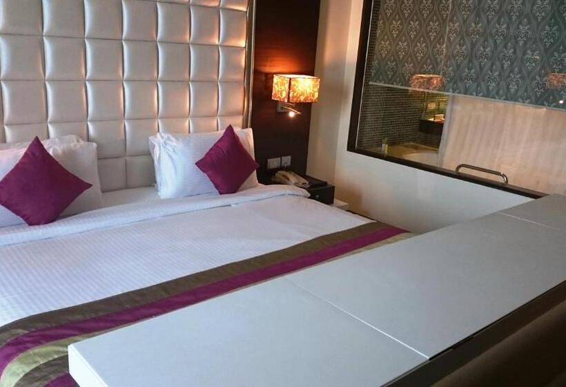 Chambre Deluxe King Size, Ramada By Wyndham Navi Mumbai