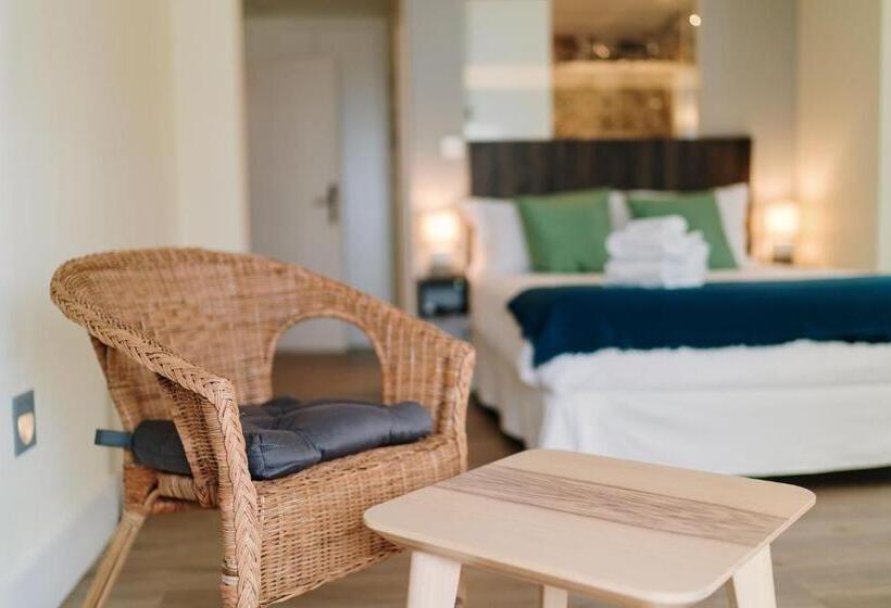 سوییت با چشم‌انداز جانبی دریا, H Boutique La Caleta Bay