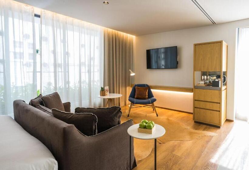 سوییت لوکس, Ad Lib Hotel Bangkok