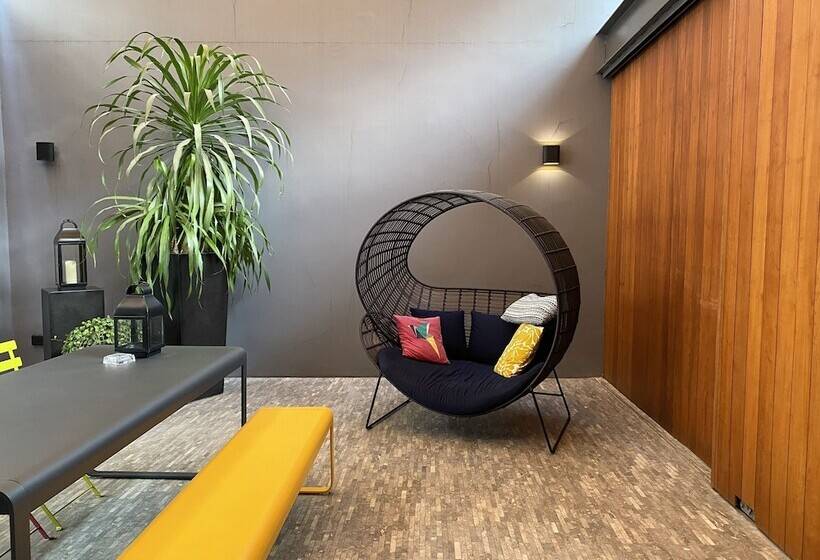 سوییت لوکس, Ad Lib Hotel Bangkok