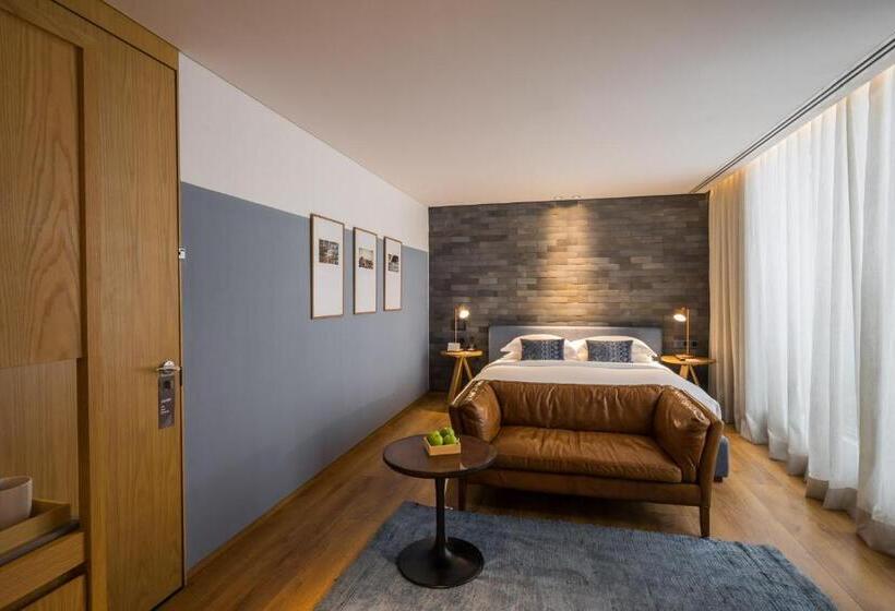 سوییت جونیور, Ad Lib Hotel Bangkok