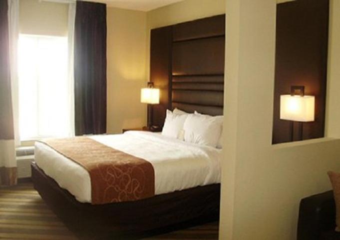 Люкс Кровать Кинг, Comfort Suites Near Tanger Outlet Mall
