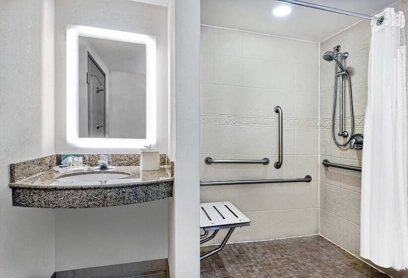 سوئیت برای معلولان, Holiday Inn & Suites College Station Aggieland, An Ihg