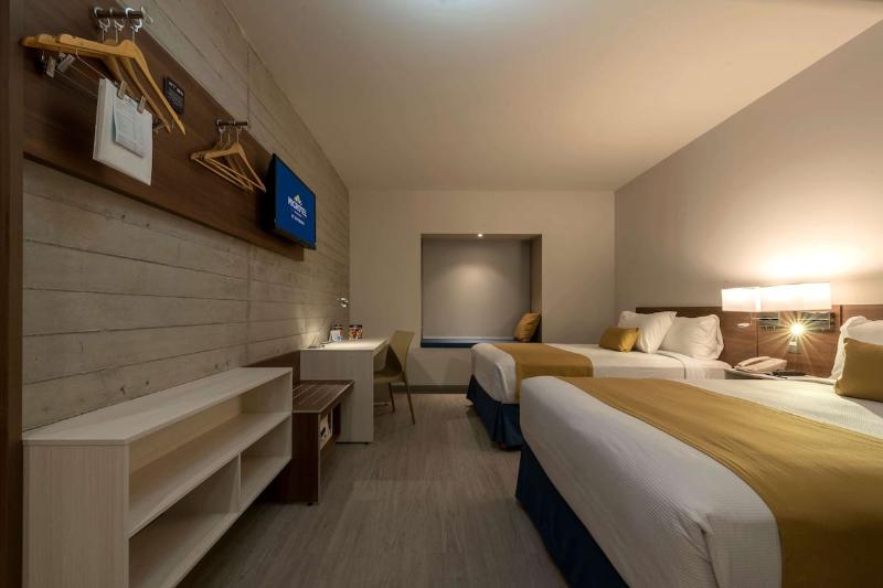 Quarto Estandar para Deficientes Físicos, Microtel Inn & Suites By Wyndham Guadalajara Sur