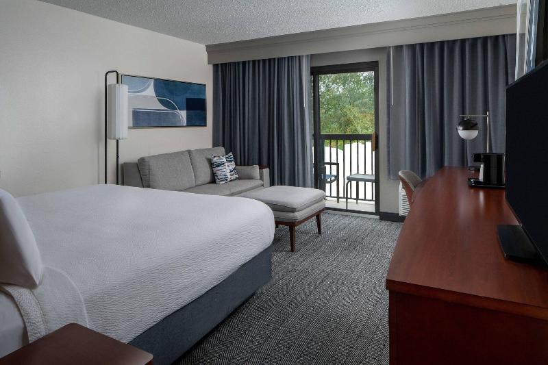 스탠다드 룸 킹사이즈 침대, Courtyard By Marriott Covington / Mandeville