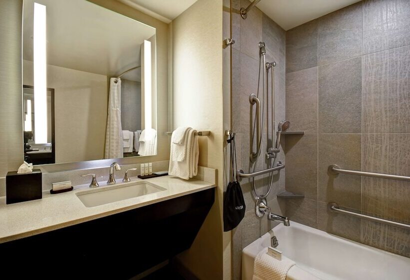 장애인을 위한 스위트, Embassy Suites Springfield