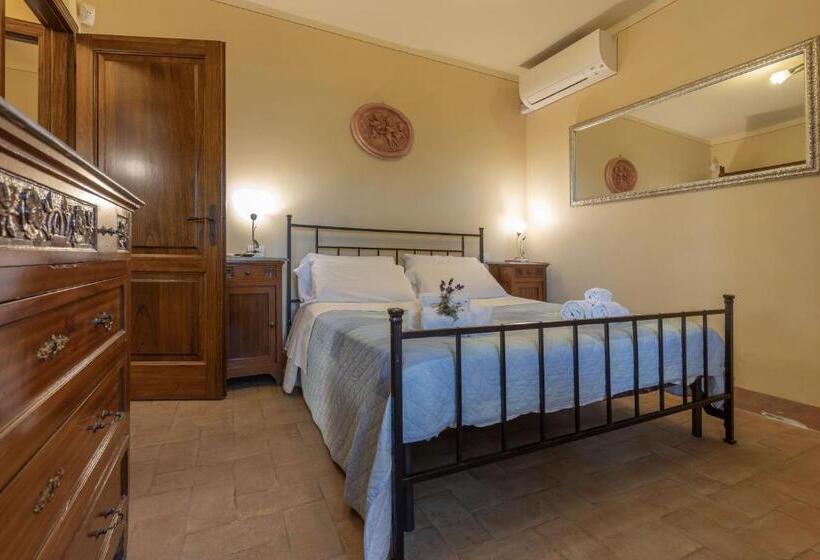 Семейный Номер, La Casa Medioevale