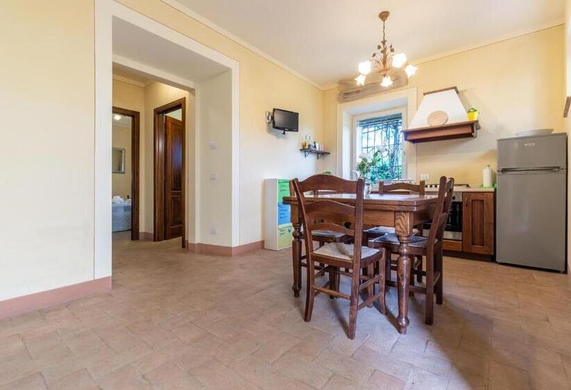 Семейный Номер, La Casa Medioevale