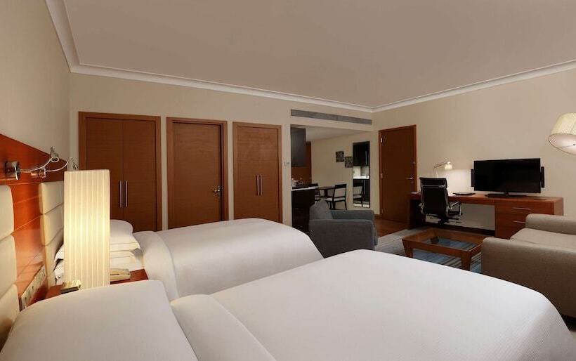 스탠다드 룸 킹사이즈 침대, Hilton Bangalore Embassy Golflinks
