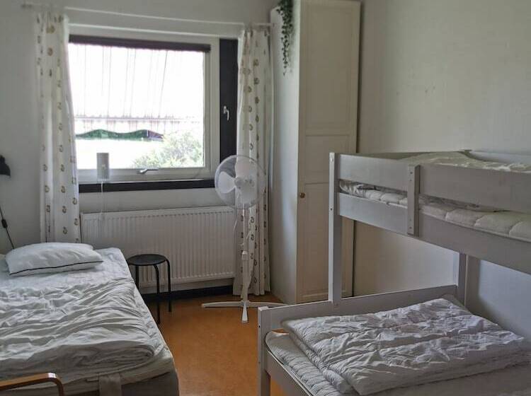 Quarto Triplo Estandar Banheiro Compartilhado, Saxvikens Vandrarhem