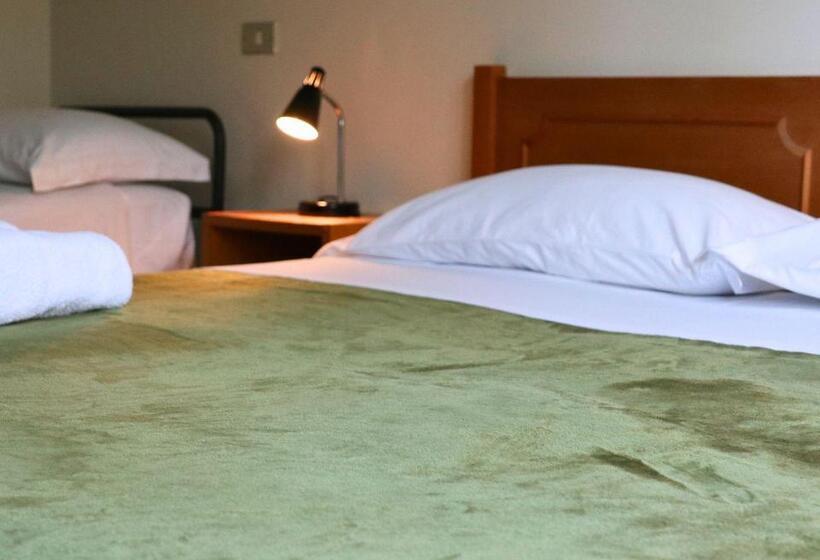 Quarto Triplo Estandar, Ostello E Camere Private Prima Luce Foresteria