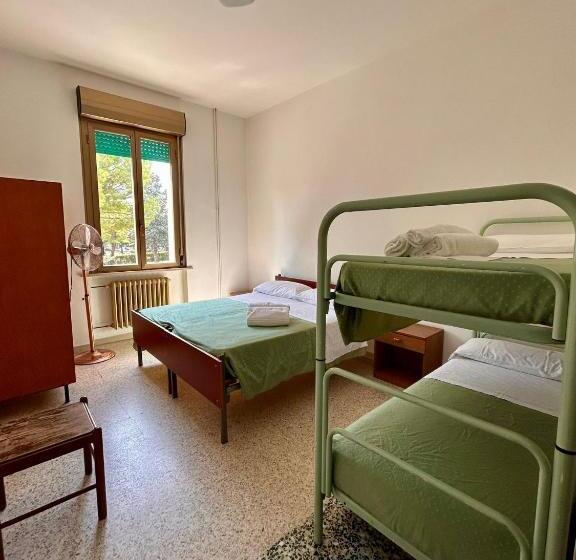 4인용 스탠다드 룸, Ostello E Camere Private Prima Luce Foresteria
