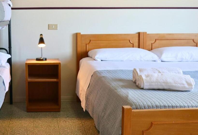 4인용 스탠다드 룸, Ostello E Camere Private Prima Luce Foresteria