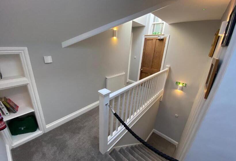 Семейный Номер, East Llanteg Guest House