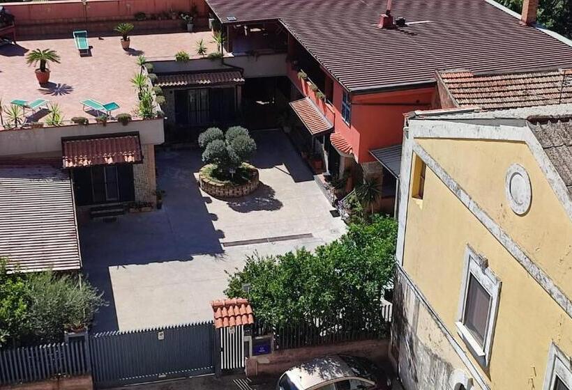 Номер Стандарт Трехместный, Midway House Italy