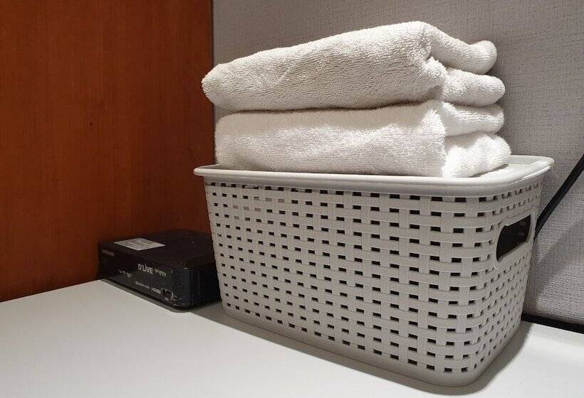 Camera Economy, Dalgona Guesthouse