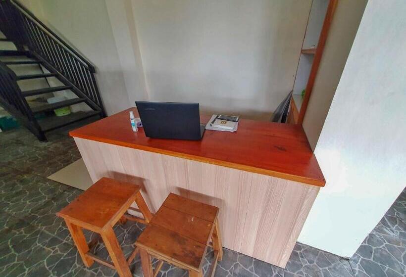 이코노미 룸, Griya Shinta Syariah Solo Mitra Reddoorz