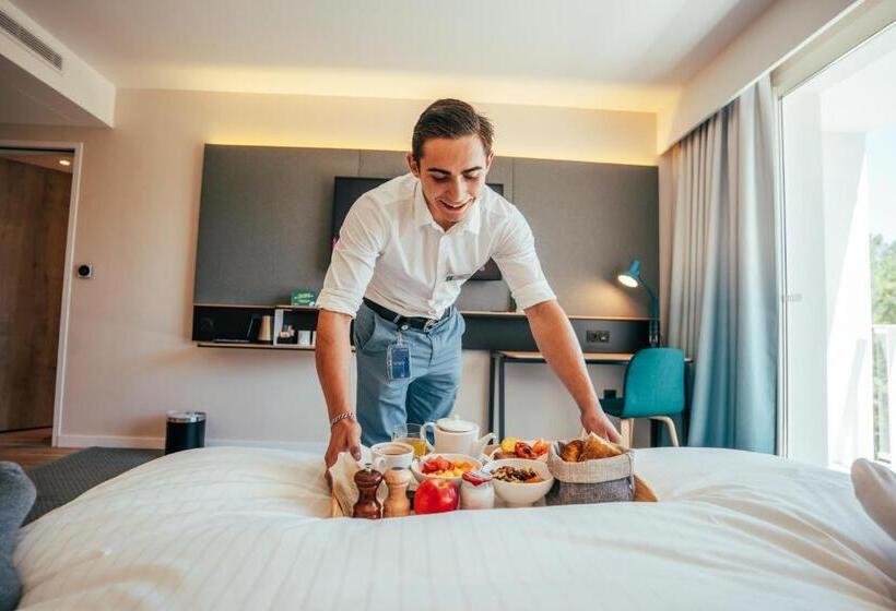 Семейный Номер, Holiday Inn   Bordeaux Merignac, An Ihg