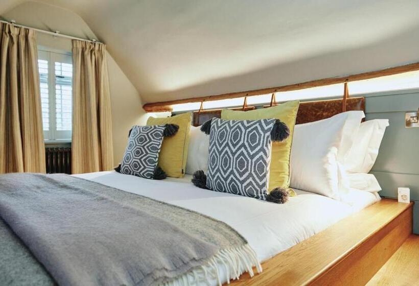 Quarto Estandar, Kings Arms