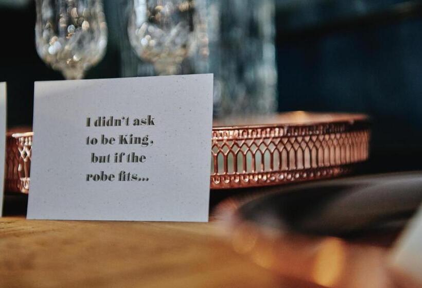 סוויטה, Kings Arms