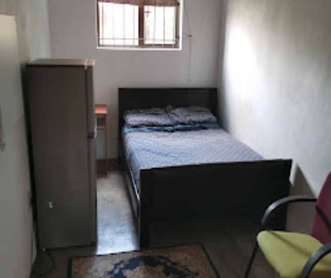 غرفة قياسية فردية, White House Guesthouse 29kew