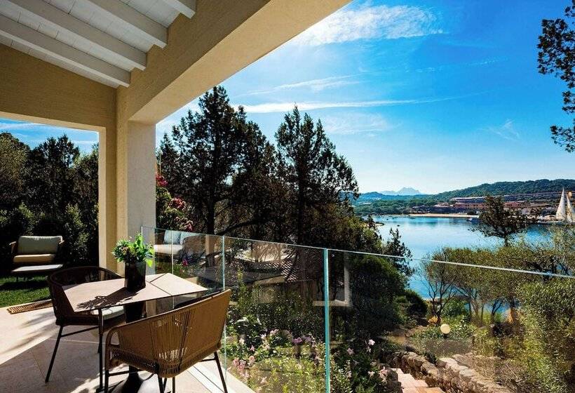 جناح جونيور مطلّ علي البحر, 7pines Resort Sardinia   A Destination By Hyatt