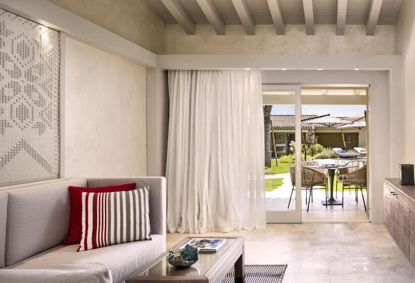 Suite with lake view, 7pines Resort Sardinia   A Destination By Hyatt