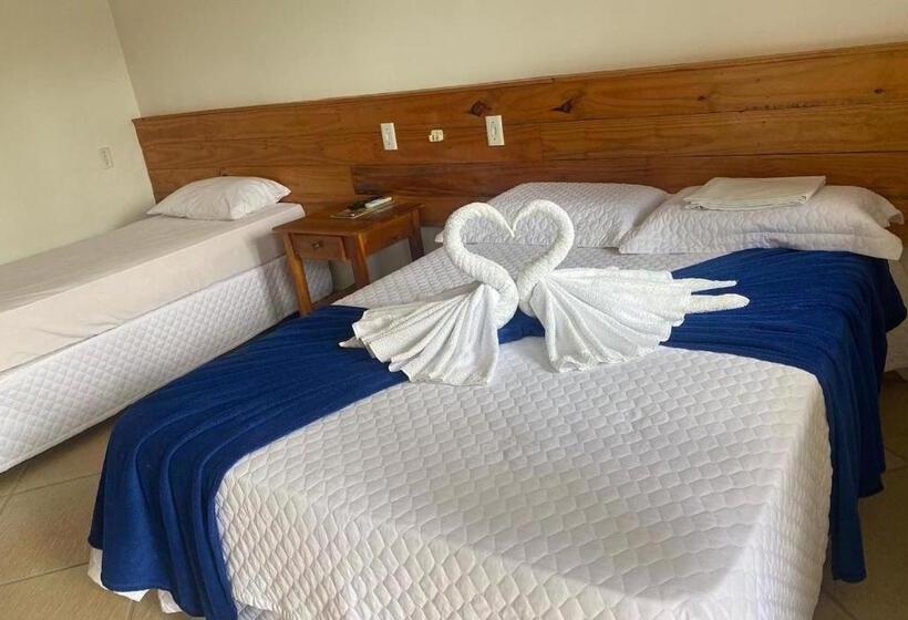 Номер Стандарт Трехместный, Leão Beach Pousada
