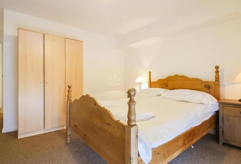 Апартаменты 3 Спальни, Greenhead Hostel