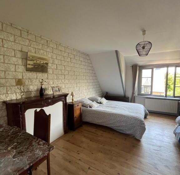 غرفة قياسية ثلاثية مع حمام خارجي, Chambres De Scavet