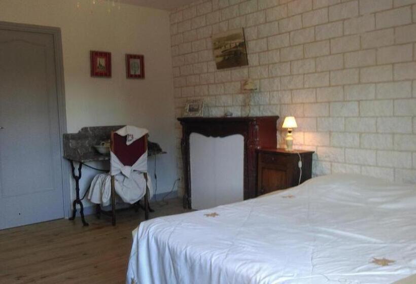 غرفة قياسية ثلاثية مع حمام خارجي, Chambres De Scavet
