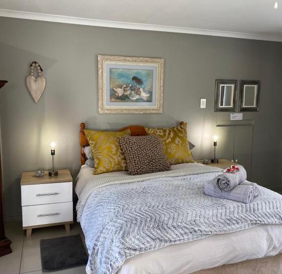 اتاق استاندارد چهار تخته, Little Fern Self Catering