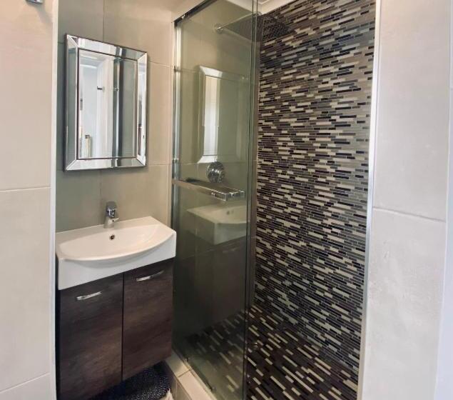 اتاق استاندارد چهار تخته, Little Fern Self Catering