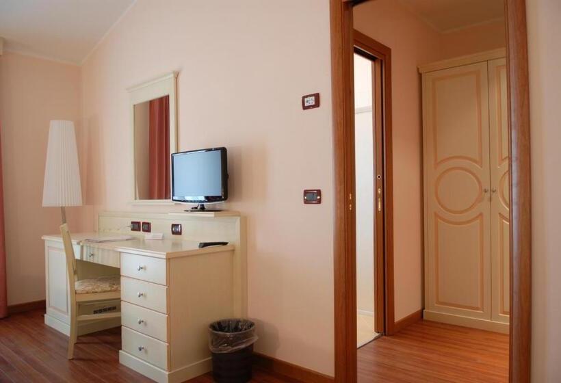 اتاق استاندارد سه نفره, Plazza