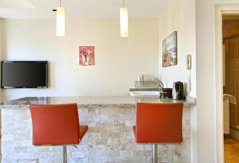 Полулюкс Боковой Вид на Море, Saylam Suites