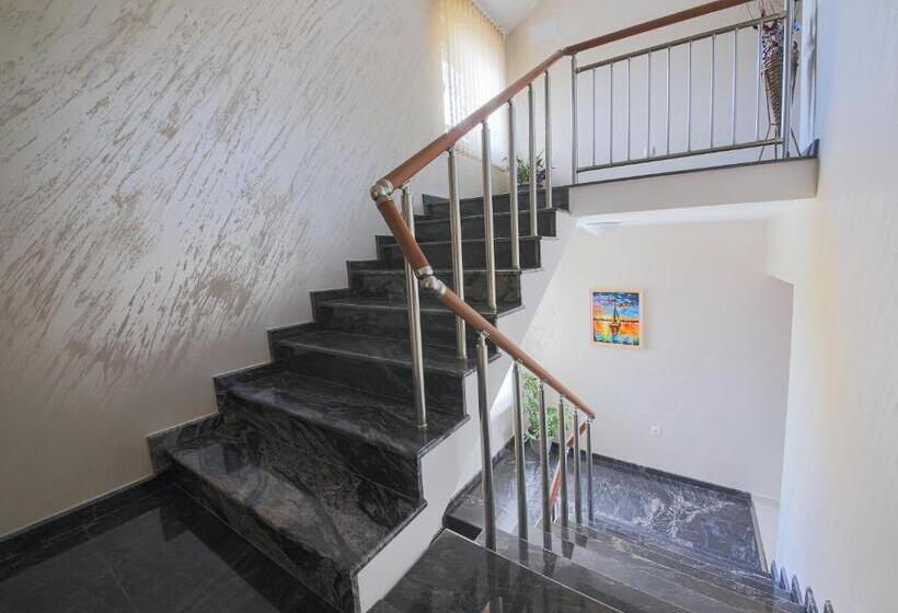 اتاق لوکس با بالکن, Guesthouse Phoenix