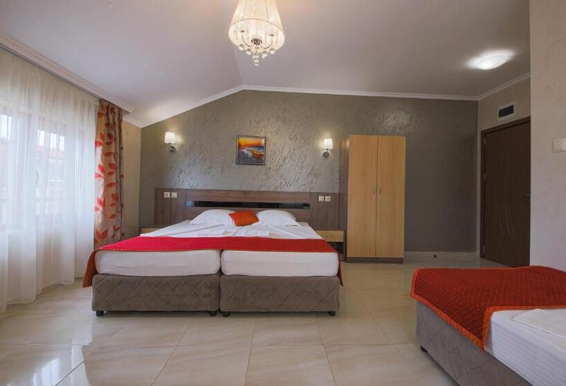 اتاق لوکس سه تخته, Guesthouse Phoenix