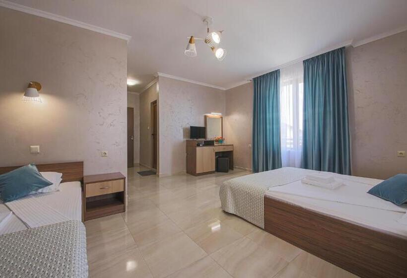 اتاق لوکس سه تخته, Guesthouse Phoenix