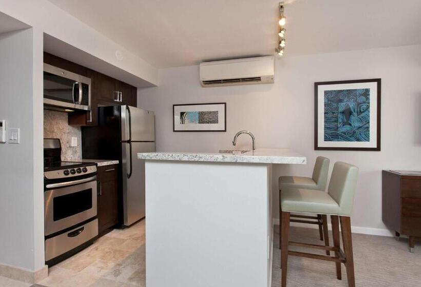 سوئیت جونیور دلوکس با چشم‌انداز, Ilikai Hotel & Luxury Suites