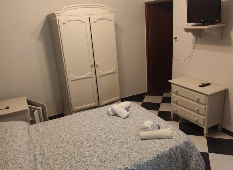 标准三人间, Hostal Sevillana Costa