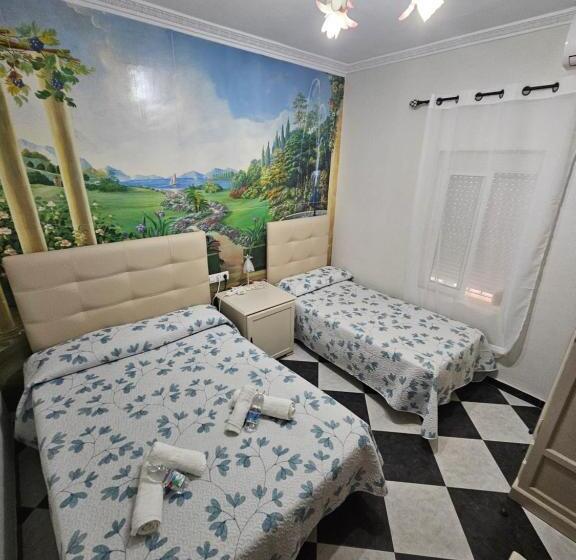 标准三人间, Hostal Sevillana Costa
