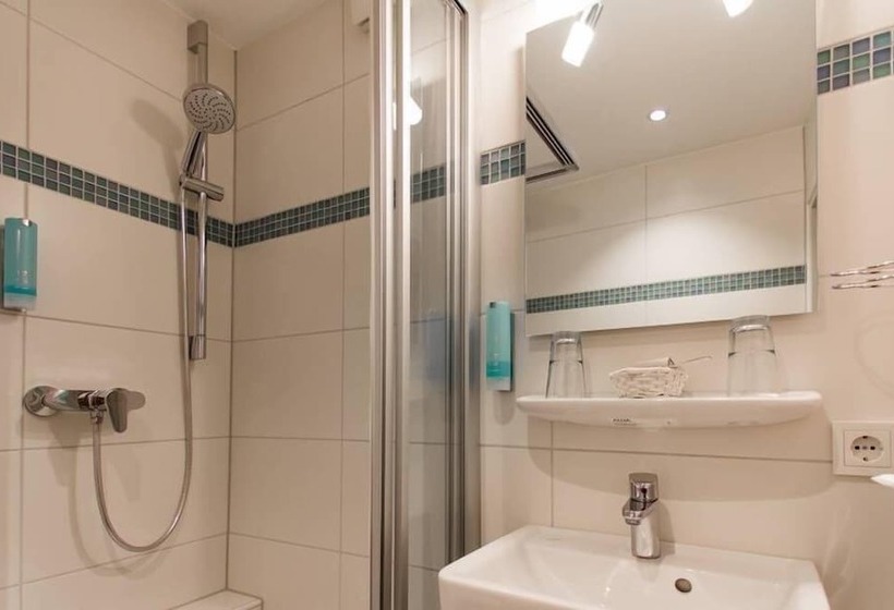 Номер Стандарт Трехместный, Insel Hotel Lindau