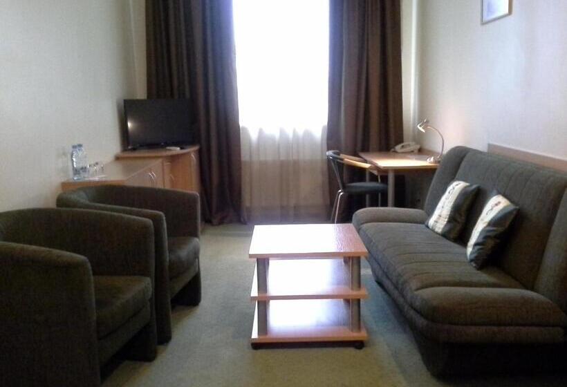 سوییت, Sky High Hotel Airport 200 Meters From The Terminal