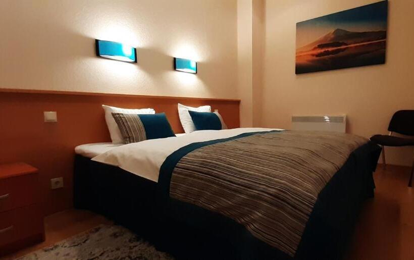 سوییت, Sky High Hotel Airport 200 Meters From The Terminal